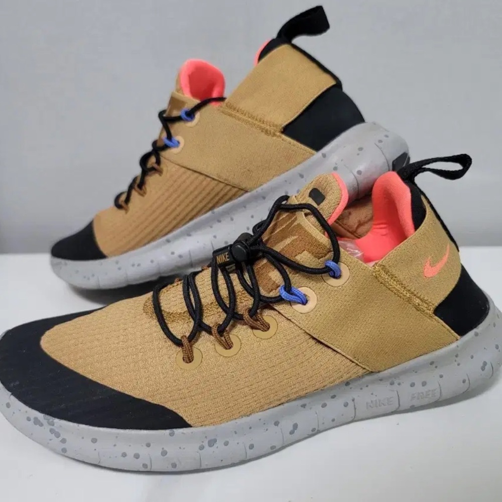 Women’s Nike Nike Free RN 230 Fit 2 khaki and Black Athletic Shoes